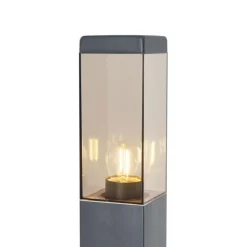 QAZQA Gartenbeleuchtung|Stehlampen Außen*Außenleuchte Dunkelgrau mit Rauchglas 80cm IP44 mit Steckdose und Bewegungssensor - Malios