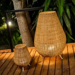 Newgarden Gartenbeleuchtung|Led-Außenleuchten*Dimmbare Stehleuchte aus Rattan IP65 mit Fernbedienung - Saona