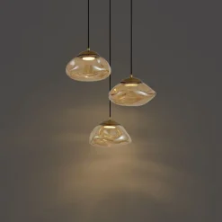 QAZQA Pendelleuchten|Wohnzimmerlampen*Hotel Chic Hängelampe Messing mit bernsteinfarbenem Glas 3-Licht - Gus