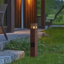 QAZQA Gartenbeleuchtung|Stehlampen Außen*Industrielle Außenleuchte Rostbraun mit Rauchglas 50cm mit Dämmerungssensor - Dänemark