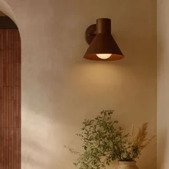 QAZQA Außenwandleuchten|Gartenbeleuchtung*Industrielle Außenwandleuchte rostbrauner Kegel IP44 - Natas