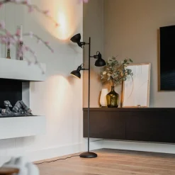 QAZQA Schlafzimmerlampen|Wohnzimmerlampen*Industrielle Stehlampe schwarz mit goldenen 3 Lichtern - Tommy