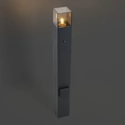 QAZQA Gartenbeleuchtung|Stehlampen Außen*Moderne Wegeleuchte schwarz mit Rauchglas 70cm mit Dämmerungssensor IP44 - Dänemark