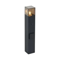 QAZQA Gartenbeleuchtung|Stehlampen Außen*Moderne Wegeleuchte schwarz mit Rauchglas 50cm mit Dämmerungssensor IP44 - Dänemark