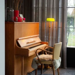 QAZQA Stehlampen|Wohnzimmerlampen*Smarte Banker Stehleuchte Bronze mit grünem Glas inkl. WiFi A60