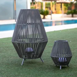 Newgarden Gartenbeleuchtung|Led-Außenleuchten*Taupe Stehleuchte inklusive dimmbarer LED, IP54, wiederaufladbar mit Fernbedienung - Conta