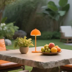 QAZQA Gartenbeleuchtung|Led-Außenleuchten*Tischleuchte Orange inkl. LED IP54 Wiederaufladbar mit Ladestation - Squirrel